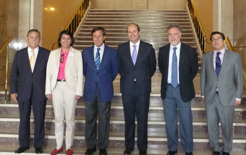 6 alcaldes del PP de poblacions de l'entorn de l'aeroport de Madrid-Barajas abans de reunir-se amb la Secretria d'Estat de Transports del Ministeri de Foment (15 de Juny de 2010)